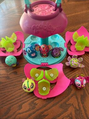 Vintage Zoobles Carrying Case + 7 Original Zoobles (2010) – Spin Master